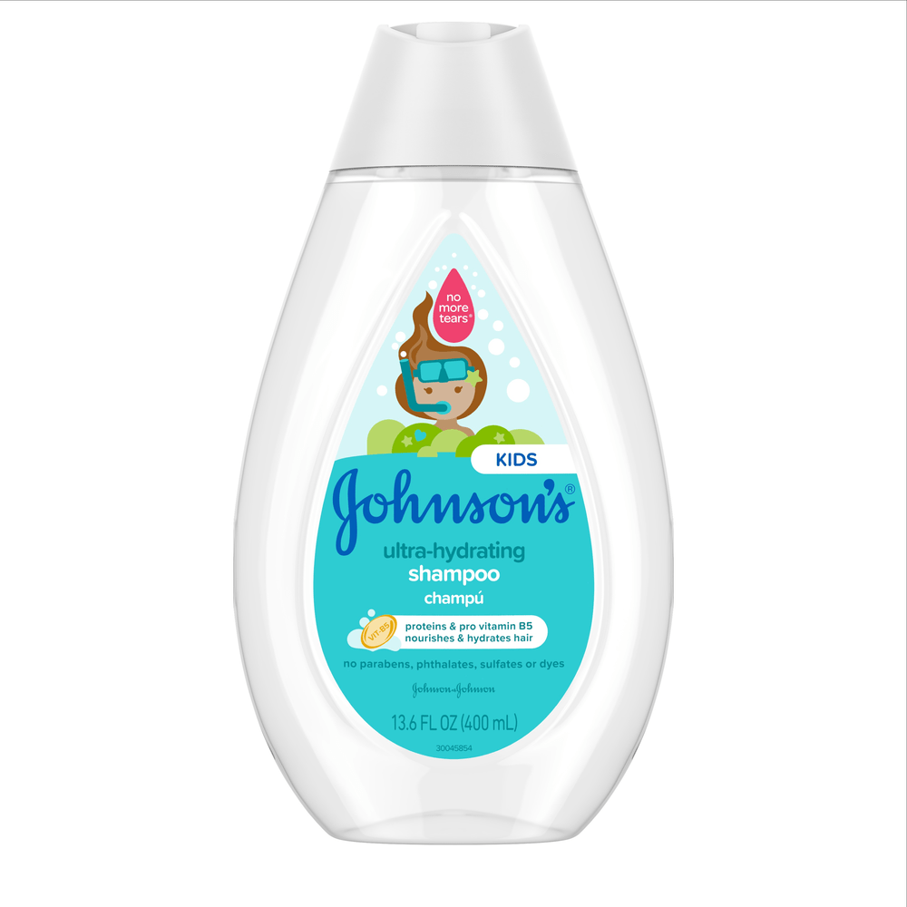 Champú ultrahidratante Johnsons Baby para niños, 13,6 fl oz (400 ml), con una etiqueta azul que muestra a un niño de dibujos animados con una máscara de buceo y menciona que no tiene parabenos, ftalatos, sulfatos ni colorantes.